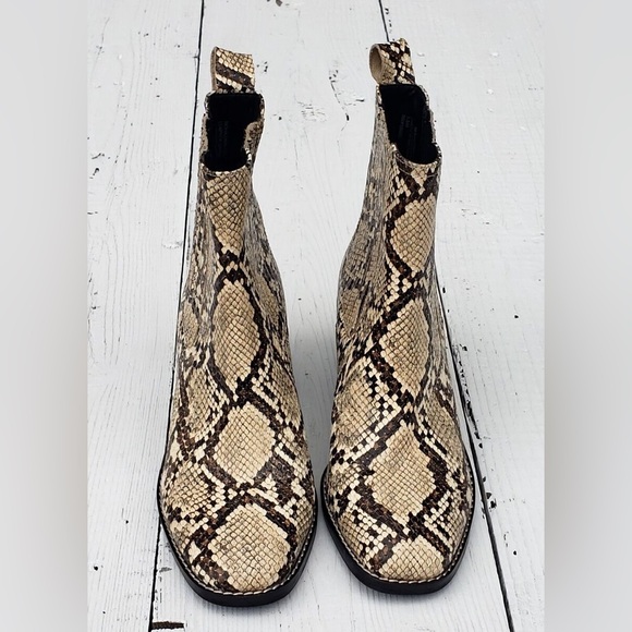 NWT Nordstrom Nohazina-Lea Caramel Snake Print Heel Ankle Boots Size: - Picture 3 of 10